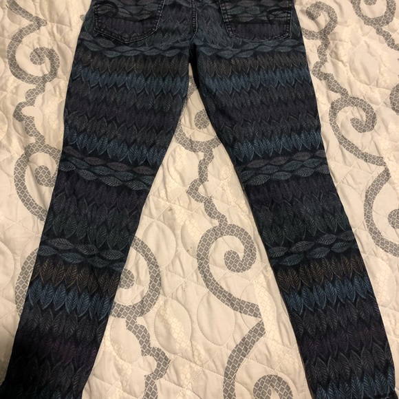 American Eagle Jegging with feather design - Picture 4 of 7